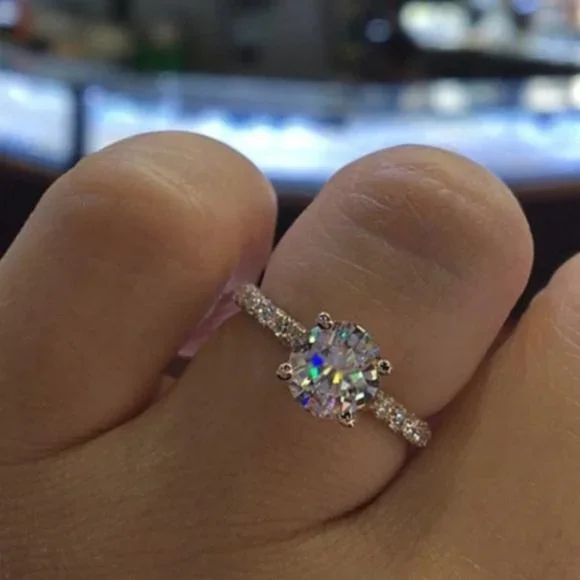 NEW 925 STERLING SILVER DIAMOND OVAL CUT RING, CUTE RING, SHINY RING. - Picture 2 of 3